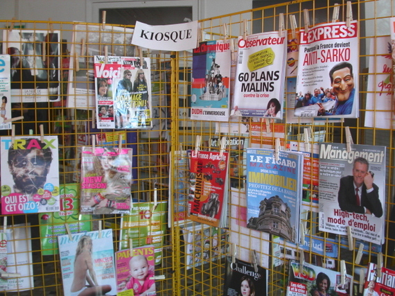 Un kiosque bien garni au CDI du collège Pascal Paoli de L'Ile Rousse